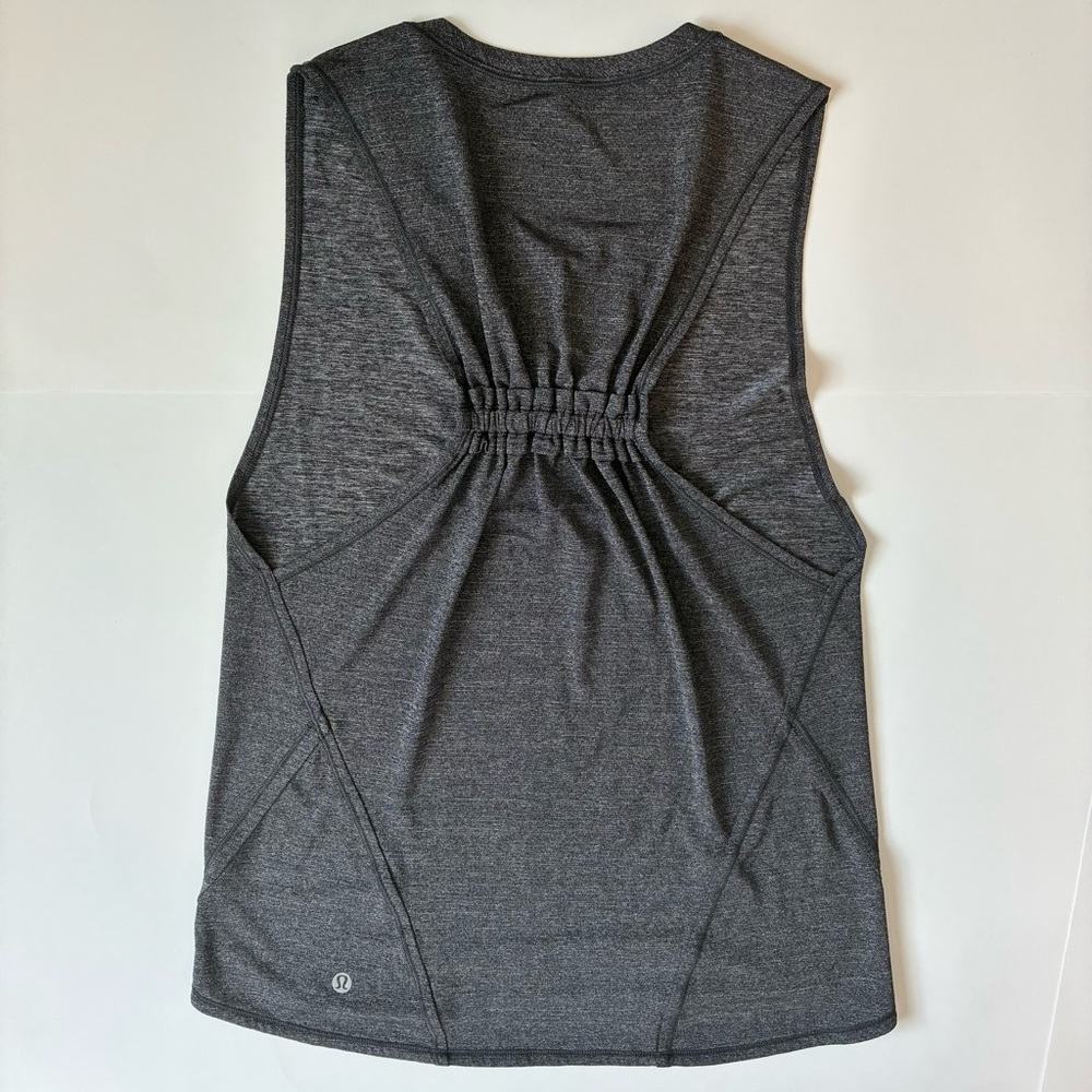Lululemon In A Cinch Tank
Heathered Slate Size Small/Medium? EUC